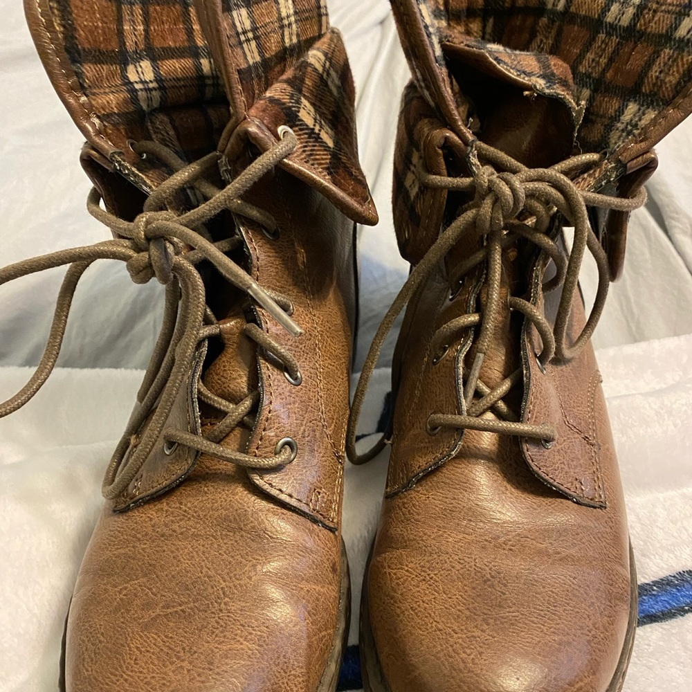 Used converse can be washed and barley worn boots!